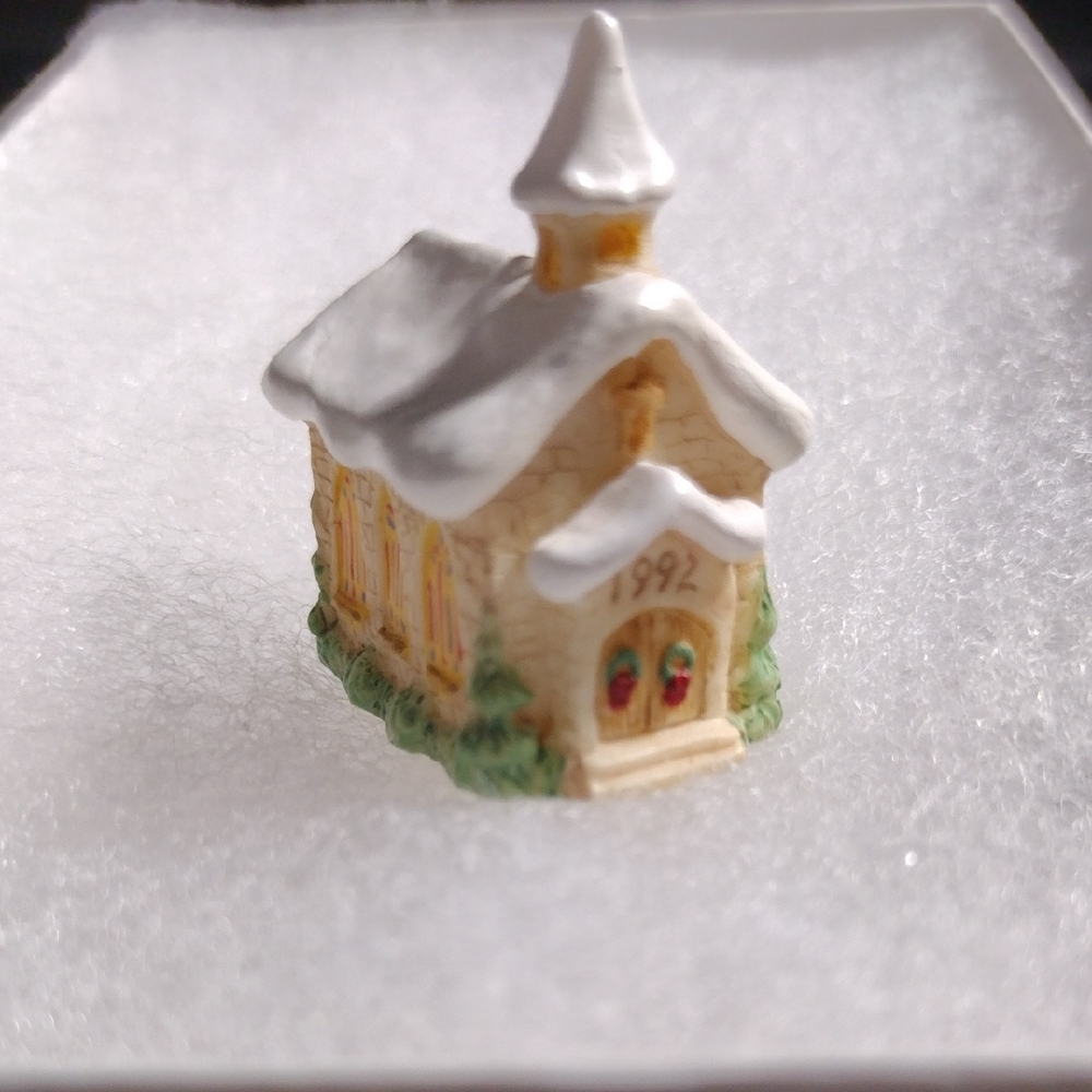 1992 old English village Church - Hallmark Merry Miniatures ornament. Very Tiny